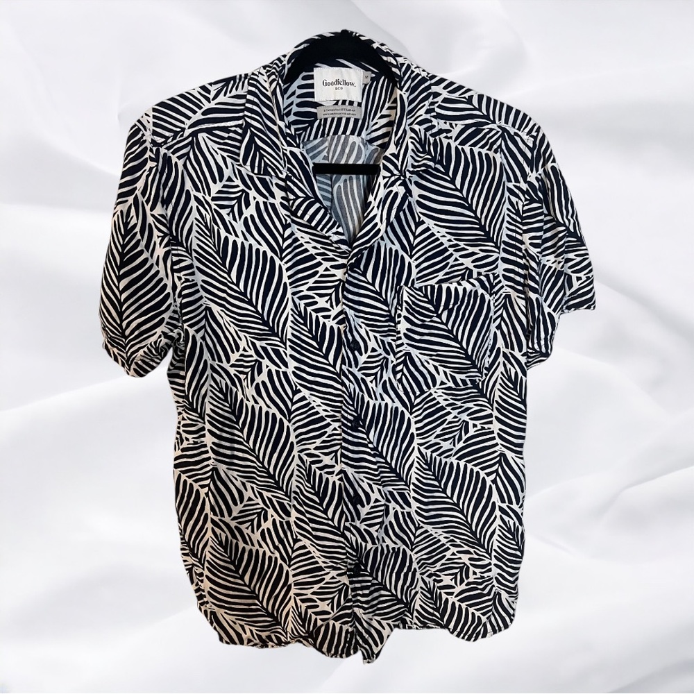 A button down shirt by Goodfellow & Co in size medium